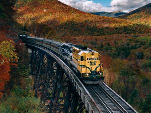Превью обои поезд, железная дорога, осень, деревья