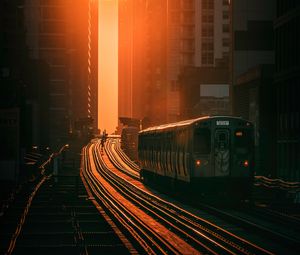 Превью обои поезд, железная дорога, здания, солнце, закат