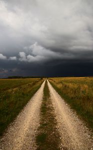 Превью обои поле, дорога, тучи, пейзаж