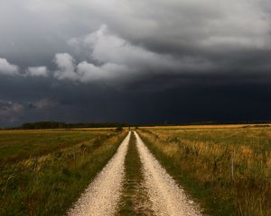 Превью обои поле, дорога, тучи, пейзаж