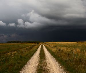 Превью обои поле, дорога, тучи, пейзаж