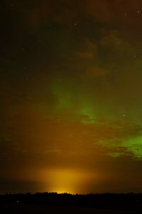 Превью обои поле, облака, закат, северное сияние, звезды, небо, темный