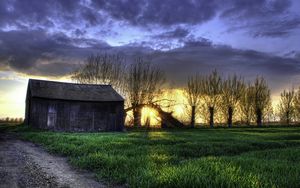 Превью обои поле, трава, вечер, сарай, hdr