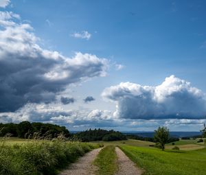 Превью обои поля, деревья, кусты, облака, небо, пейзаж