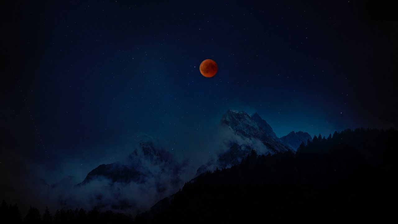Обои полнолуние, красная луна, звездное небо, горы, ночь