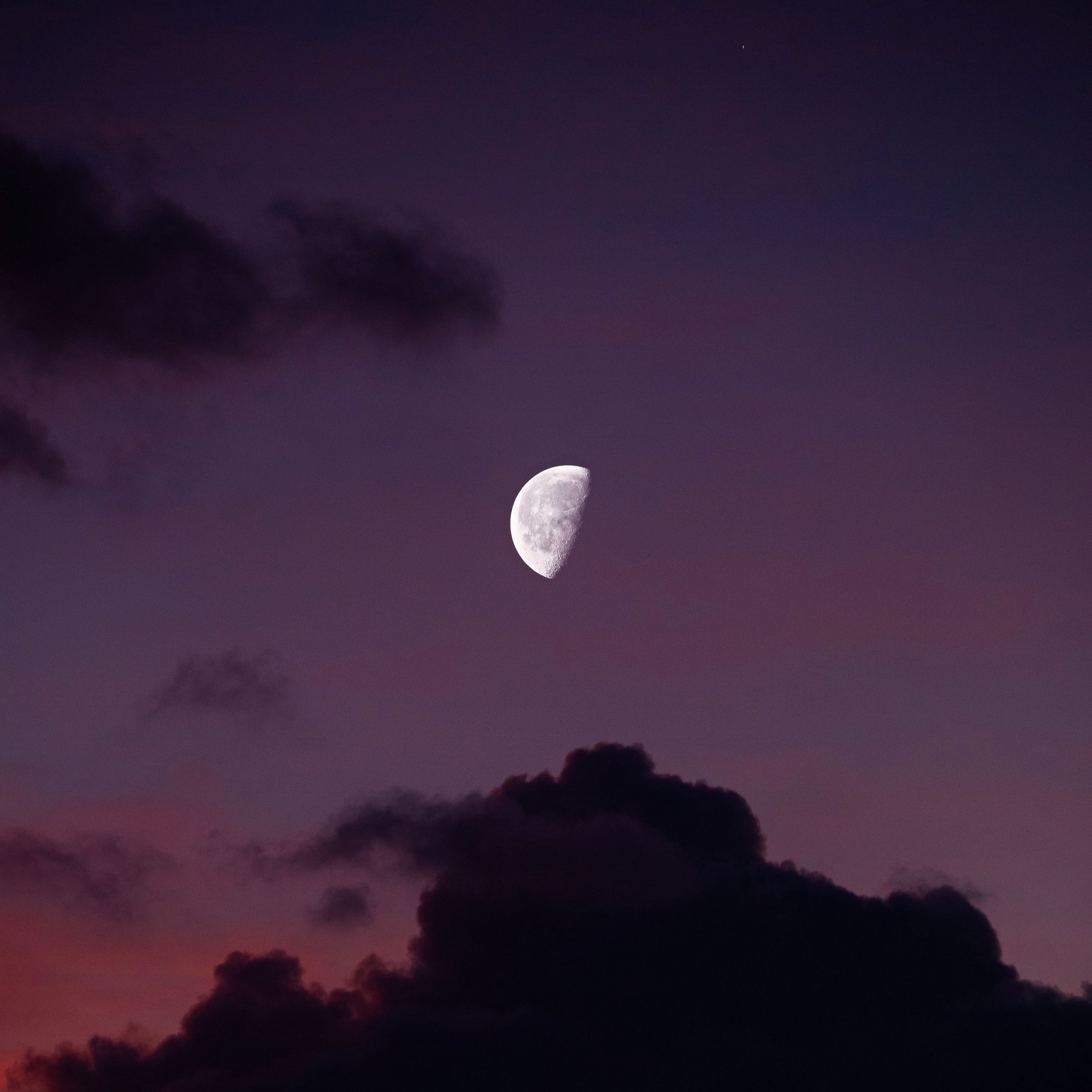 Луна за облаками фото