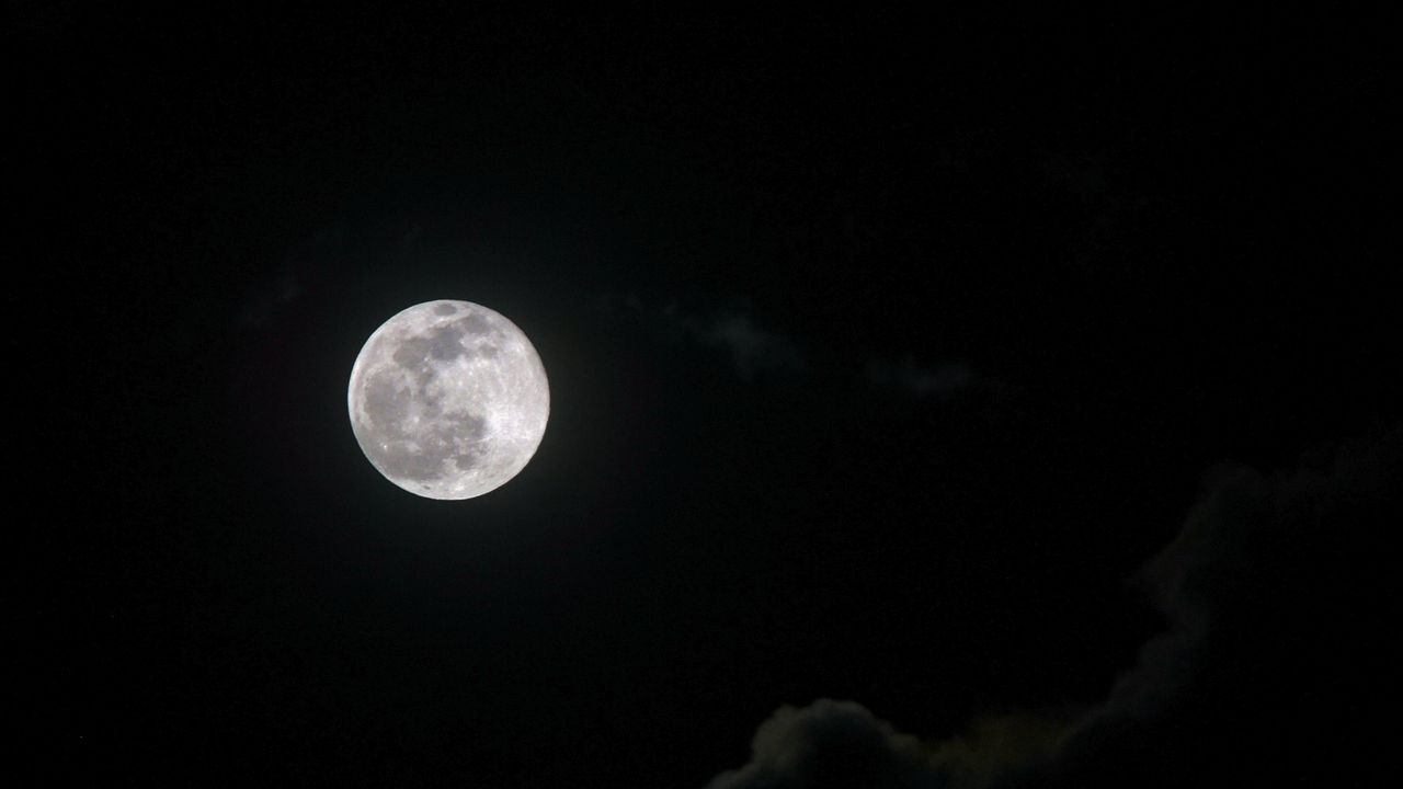 Обои полнолуние, луна, облака, ночь