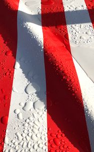 Превью обои полосы, капли, вода, поверхность, красный, белый