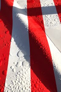 Превью обои полосы, капли, вода, поверхность, красный, белый