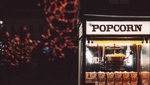 Превью обои попкорн, блики, боке, рождество, новый год, елка, зима