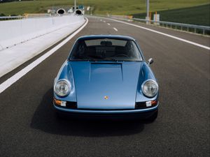 Превью обои porsche 911, porsche, автомобиль, вид спереди, дорога