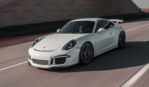 Превью обои porsche 911, porsche, автомобиль, белый, скорость, дорога