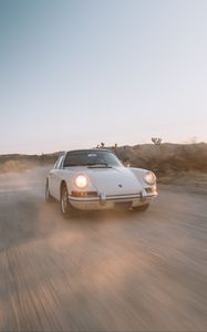 Превью обои porsche 911, porsche, автомобиль, белый, ретро, скорость, дорога