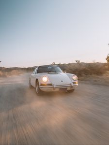 Превью обои porsche 911, porsche, автомобиль, белый, ретро, скорость, дорога