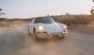 Превью обои porsche 911, porsche, автомобиль, белый, ретро, скорость, дорога