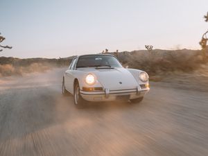 Превью обои porsche 911, porsche, автомобиль, белый, ретро, скорость, дорога