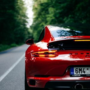 Превью обои porsche 911, porsche, машина, спорткар, красный, вид сзади, дорога