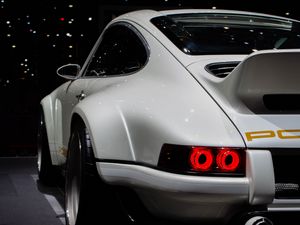 Превью обои porsche 911, porsche, машина, белый, спорткар, вид сзади