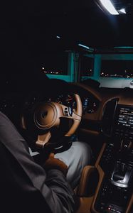 Превью обои porsche, автомобиль, руль, салон, водитель
