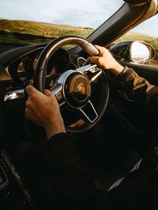 Превью обои porsche, автомобиль, спорткар, руль, руки