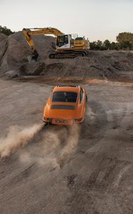 Превью обои porsche, автомобиль, вид сзади, песок, дорога