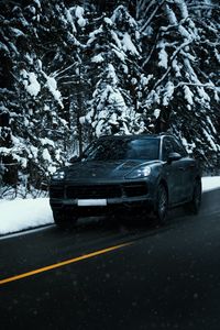 Превью обои porsche cayenne, porsche, автомобиль, черный, дорога, снег, зима