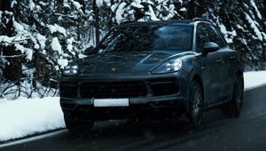 Превью обои porsche cayenne, porsche, автомобиль, черный, дорога, снег, зима