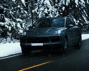 Превью обои porsche cayenne, porsche, автомобиль, черный, дорога, снег, зима