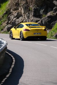Превью обои porsche cayman, porsche, автомобиль, желтый, асфальт