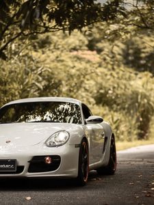 Превью обои porsche cayman s, porsche, машина, спорткар, белый, вид спереди, асфальт