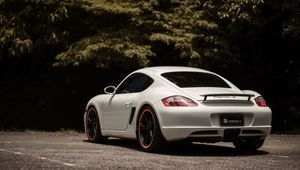 Превью обои porsche cayman s, porsche, машина, спорткар, белый, вид сбоку