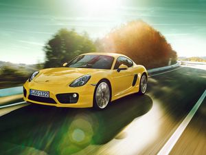 Превью обои porsche cayman, желтый, движение, дорога, поворот