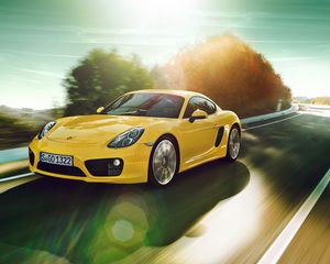 Превью обои porsche cayman, желтый, движение, дорога, поворот