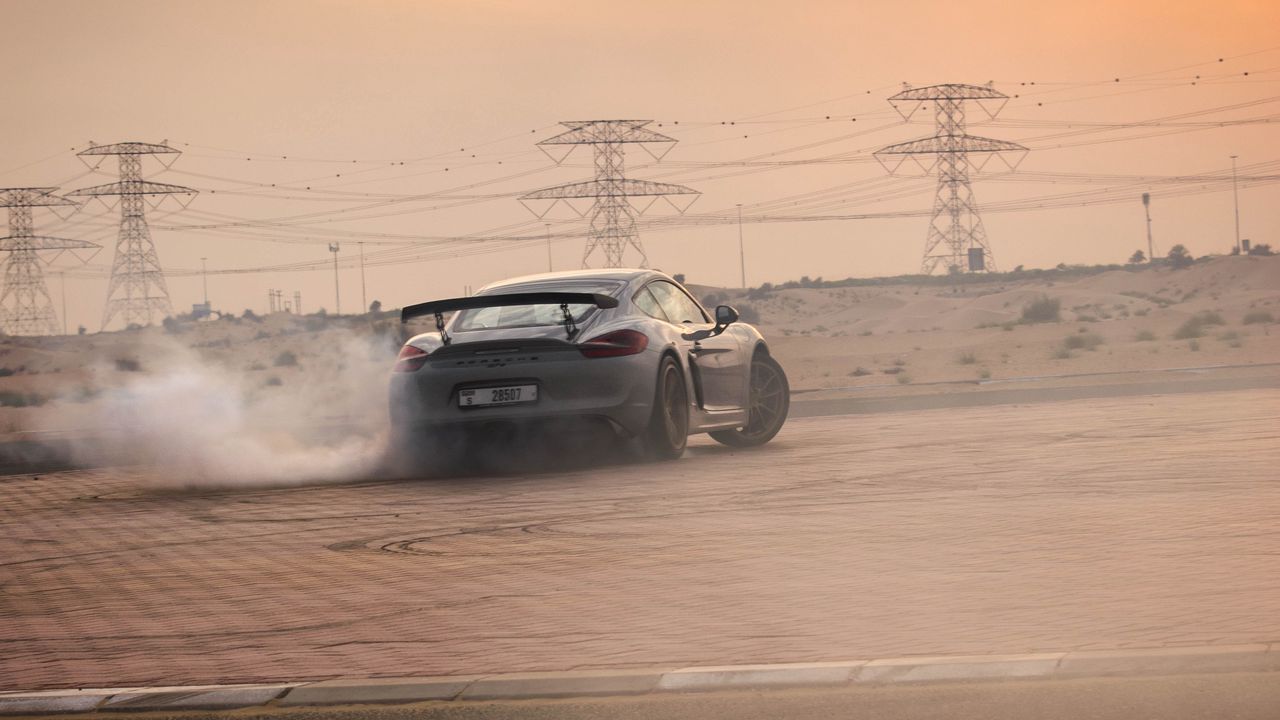 Обои porsche gt4, porsche, автомобиль, серый, дрифт, дым, трасса