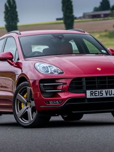 Превью обои porsche, macan, turbo, uk-spec, красный, вид спереди