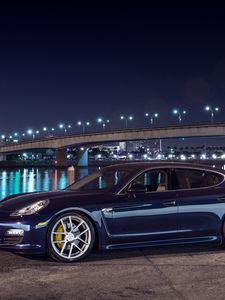 Превью обои porsche, panamera s, город, ночь, вид сбоку