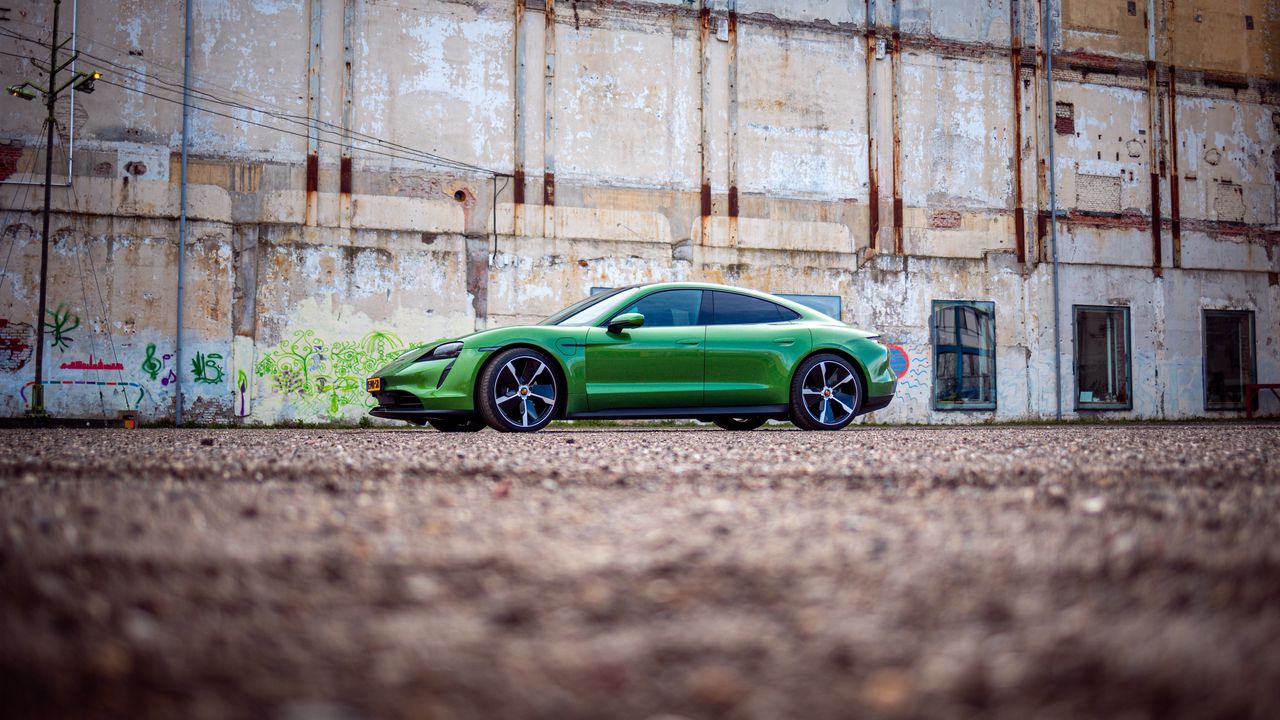 Обои porsche taycan, porsche, автомобиль, зеленый