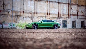Превью обои porsche taycan, porsche, автомобиль, зеленый