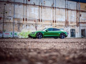 Превью обои porsche taycan, porsche, автомобиль, зеленый