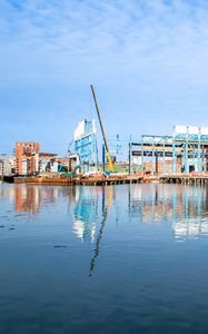 Превью обои порт, море, здания, строительный кран