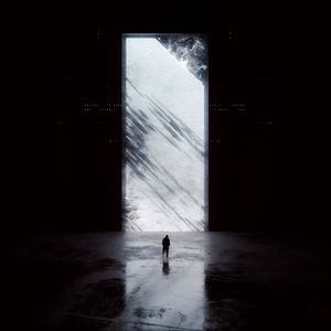 Превью обои портал, силуэт, темный, свечение, отражение, мрак