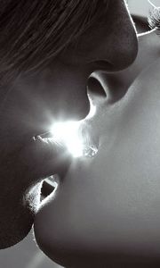 Превью обои поцелуй, девушка, парень, лицо, дыхание, губы, контур, профиль, очертания, свет, любовь, слияние, чувства, чб, кадр