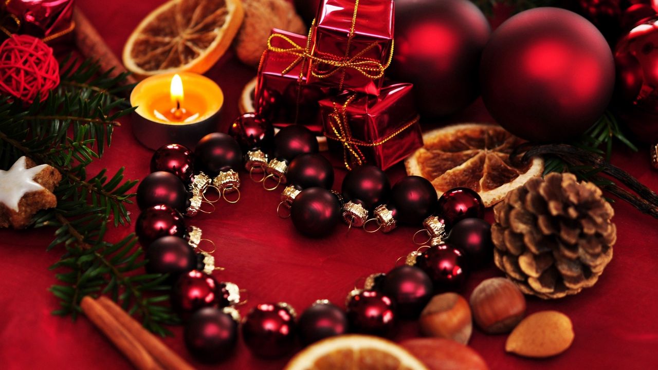 Обои праздник, рождество, свечи, подарки, шары