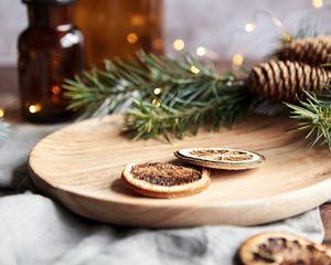 Превью обои пряности, ель, ветка, блики, натюрморт