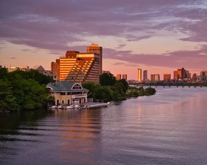 Превью обои пристань, дом, здания, река, деревья, закат