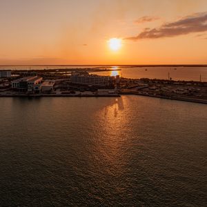 Превью обои пристань, море, горизонт, закат