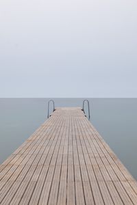 Превью обои пристань, вода, море, минимализм