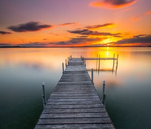 Превью обои пристань, вода, море, закат, пейзаж