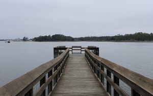 Превью обои пристань, вода, река