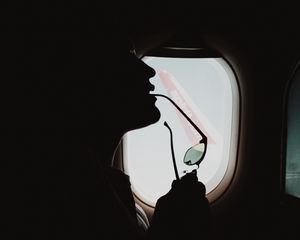 Превью обои профиль, иллюминатор, очки, темный
